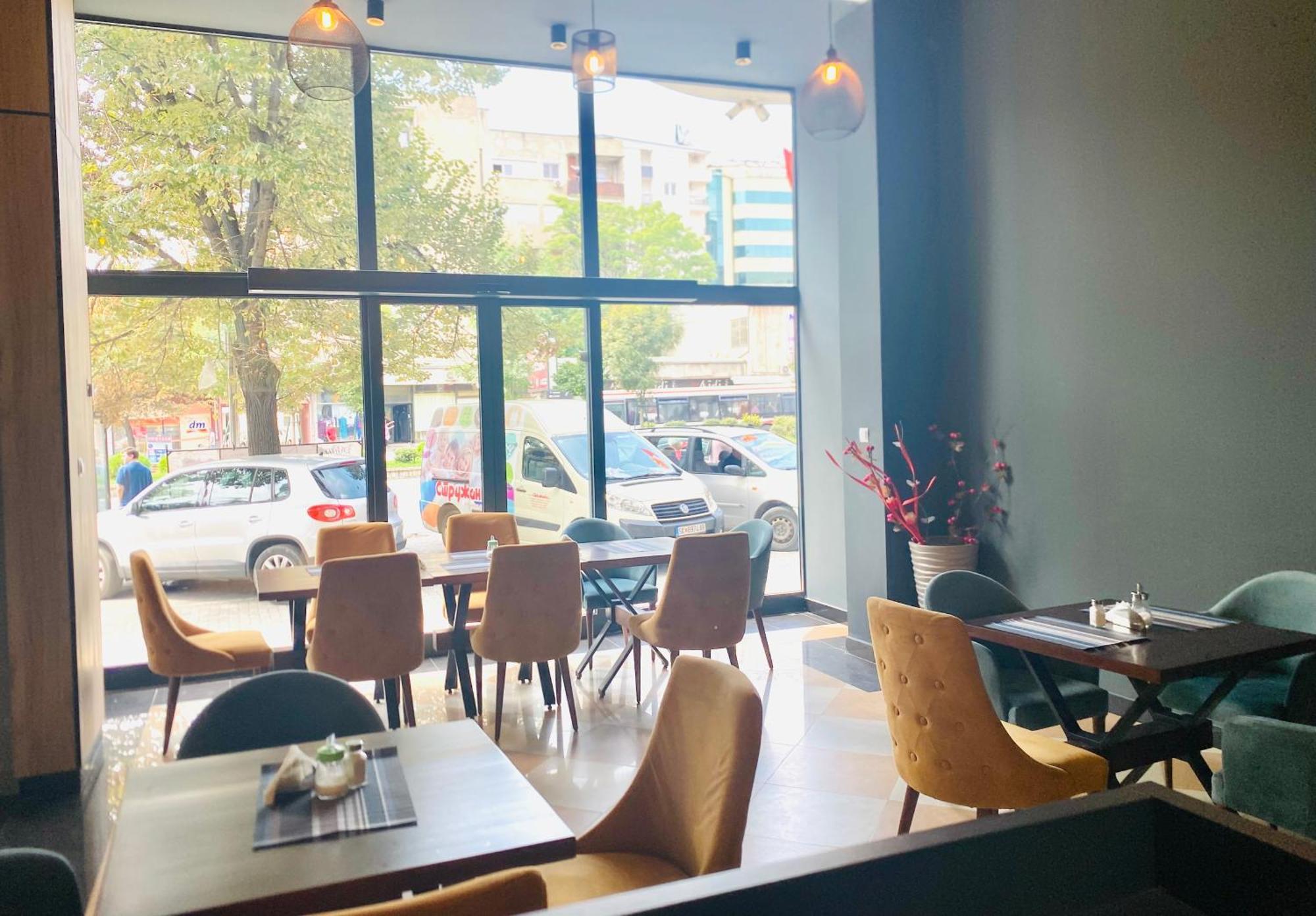 Hotel Fama Skopje Esterno foto